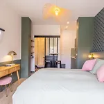 Chambres D\'Hotes Avec Piscine Et Jacuzzi Privatif Pour Le Studio