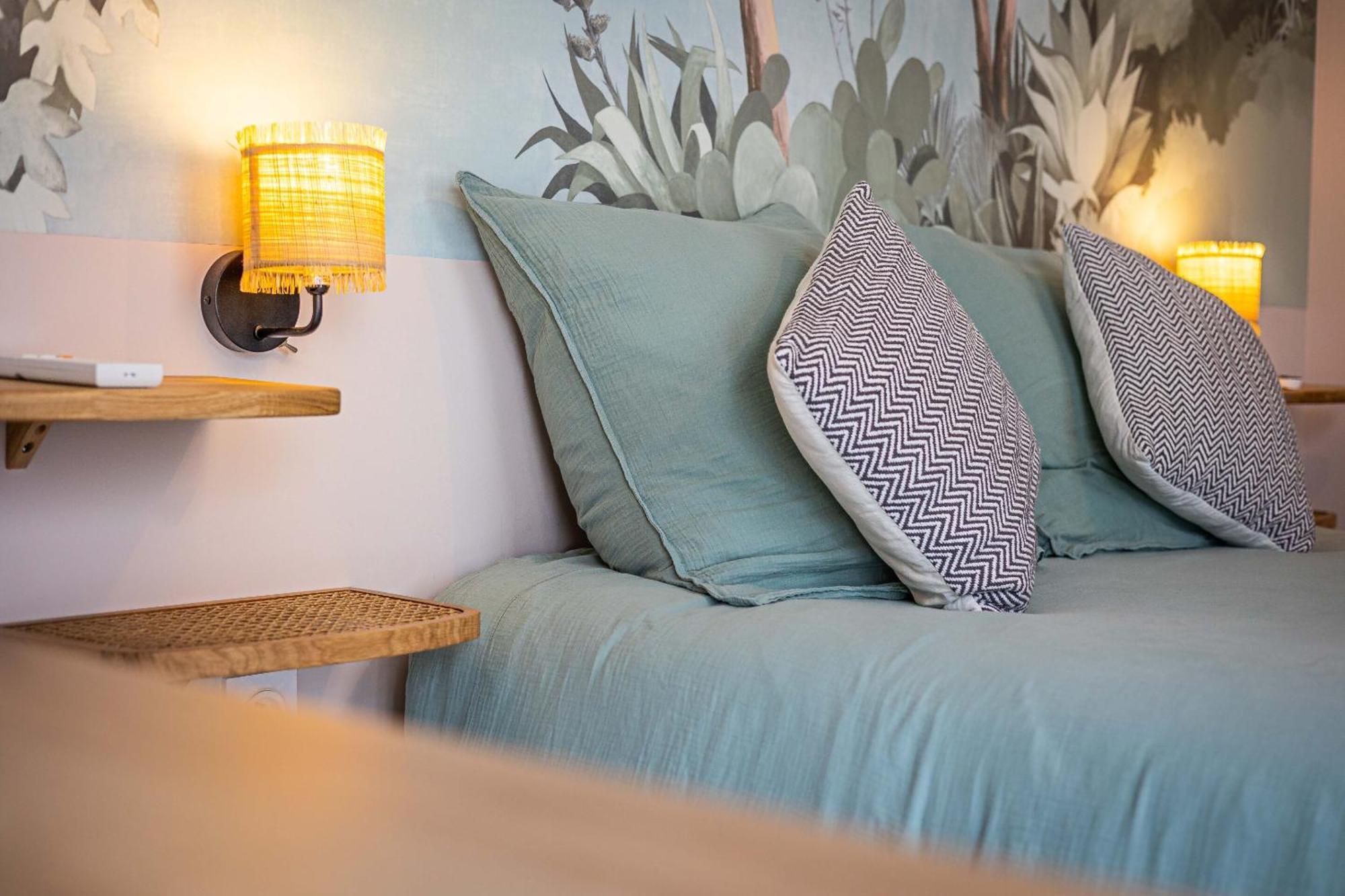 Chambres D'Hotes Avec Piscine Et Jacuzzi Privatif Pour Le Studio Bed & Breakfast *
