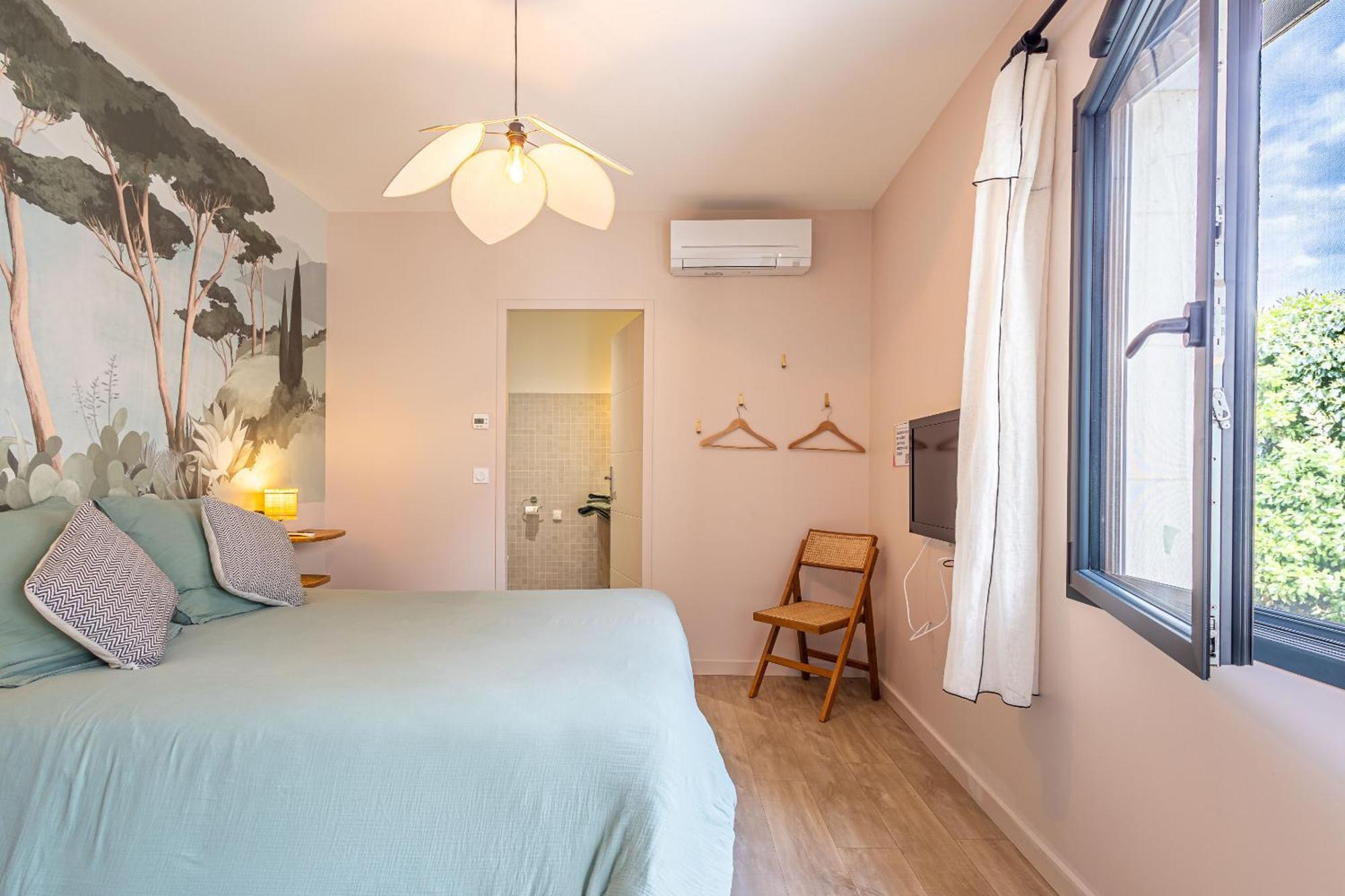Chambres D'Hotes Avec Piscine Et Jacuzzi Privatif Pour Le Studio * Merignac (Gironde)