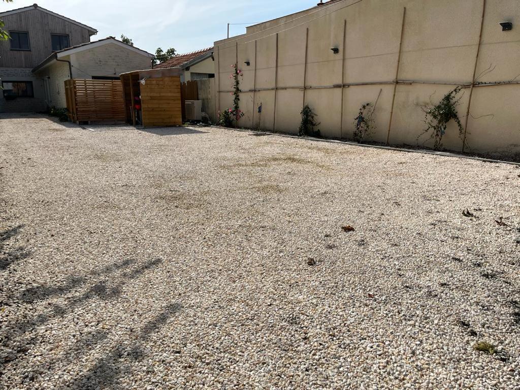 Chambres D'Hotes Avec Piscine Et Jacuzzi Privatif Pour Le Studio Bed & Breakfast *